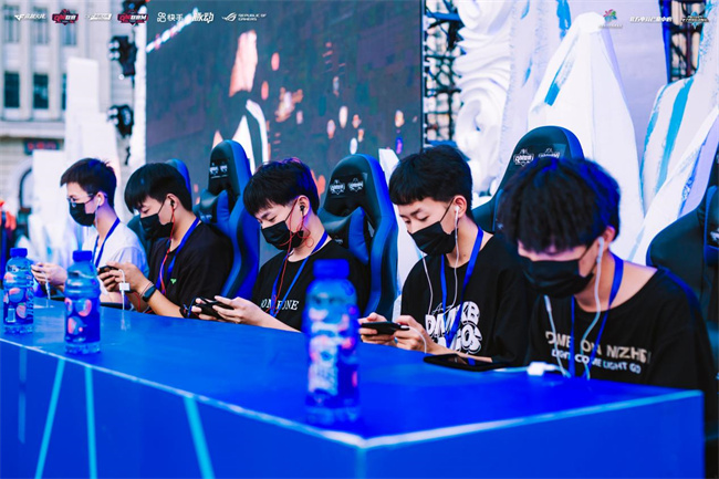 的舞台上 的舞台上