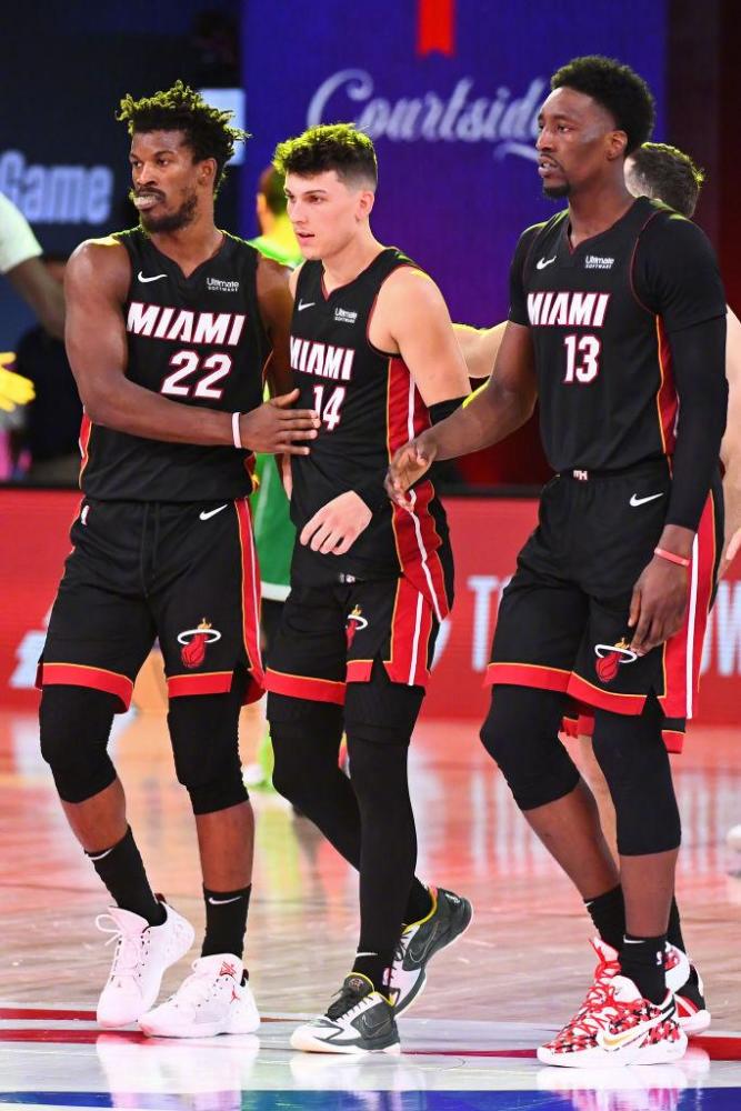 扎卡在中圈 扎卡在中圈