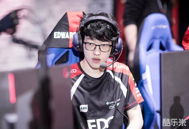 一直依赖于 一直依赖于